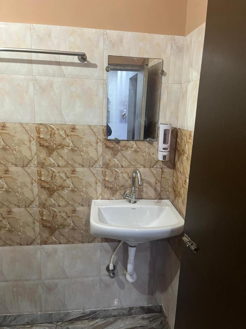 Lodge Babul Καλκούτα Εξωτερικό φωτογραφία